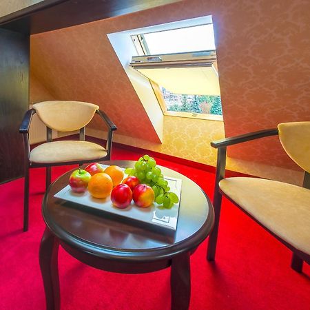 Franz Hotel&Restaurant Ивано-Франковск Экстерьер фото