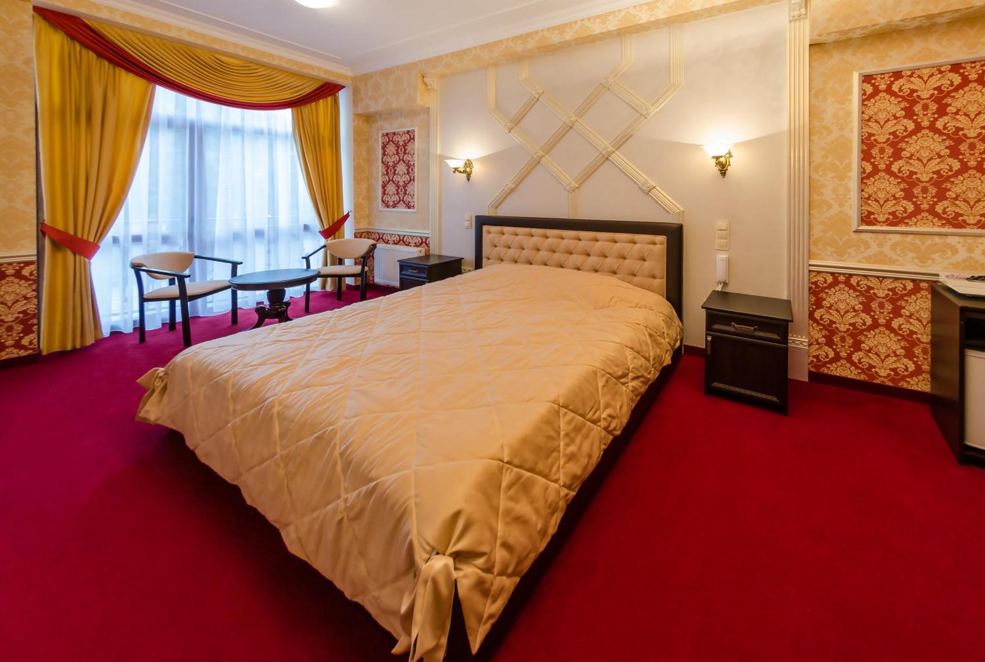 Franz Hotel&Restaurant Ивано-Франковск Экстерьер фото