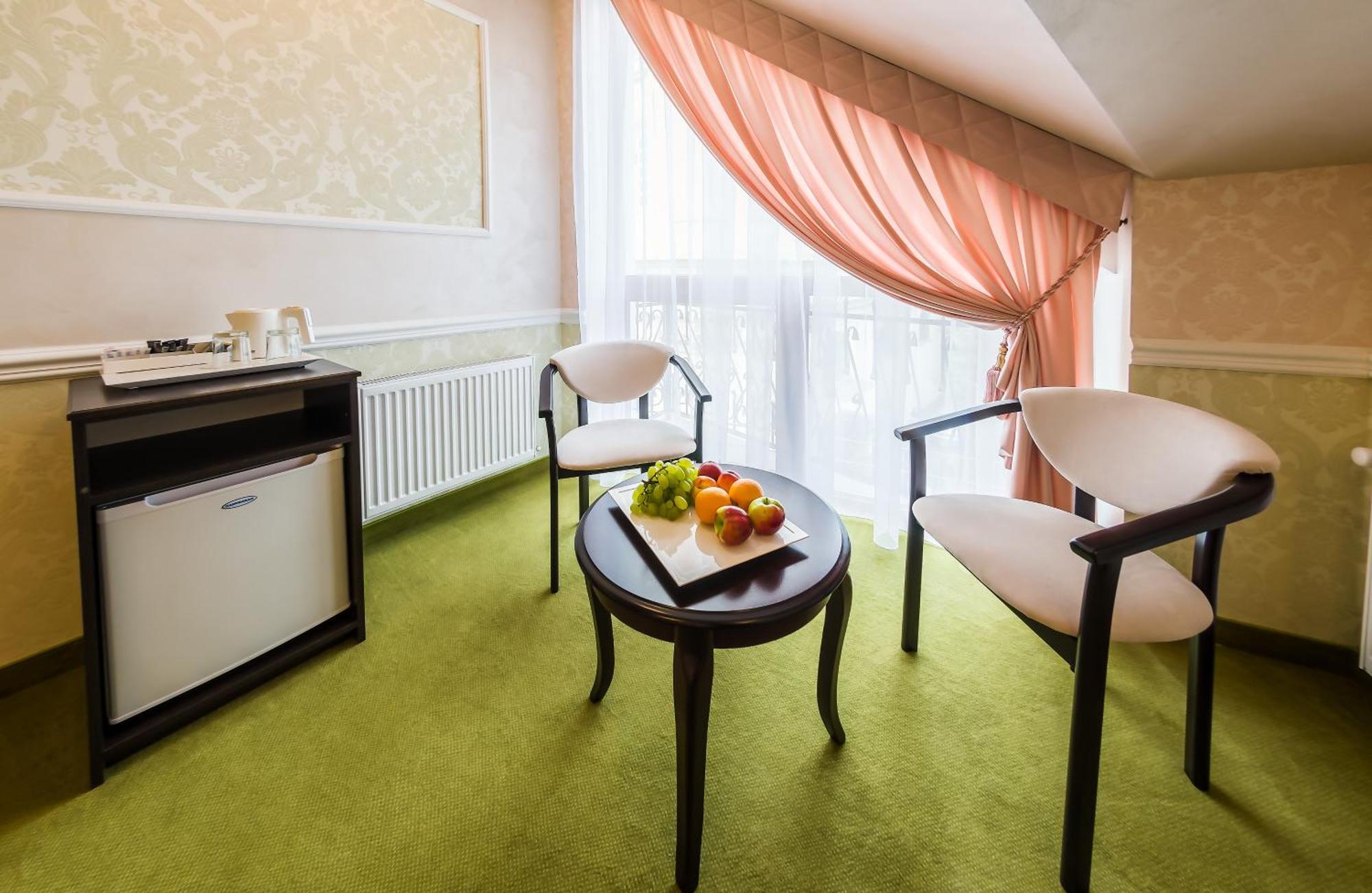 Franz Hotel&Restaurant Ивано-Франковск Экстерьер фото