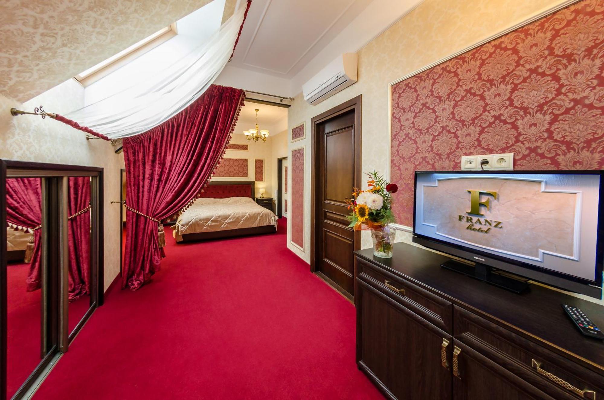 Franz Hotel&Restaurant Ивано-Франковск Экстерьер фото